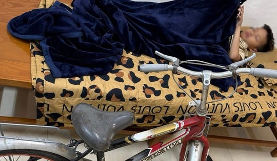 Cháu bé lớp 3 đạp xe từ Hà Nội vào TP.HCM xem diễu binh rồi lạc đường được công an hỗ trợ