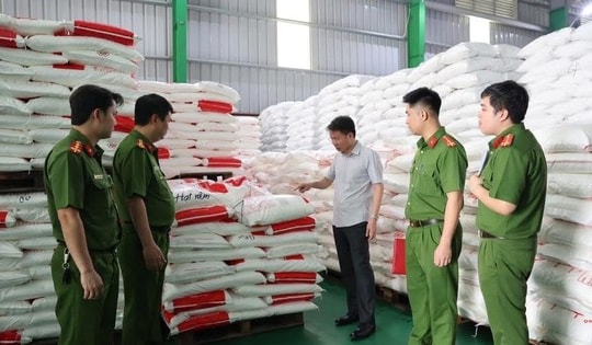 Phú Thọ: Phát hiện 'xưởng' sản xuất hàng trăm tấn gia vị, dầu ăn giả