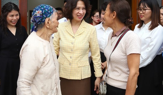 Thứ trưởng Nguyễn Thị Liên Hương: Lấy sức khỏe người dân làm trung tâm của mọi chính sách