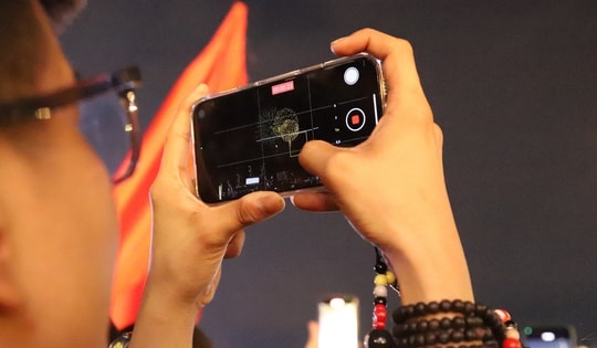 TPHCM rực rỡ pháo hoa chào mừng Đại lễ 30/4