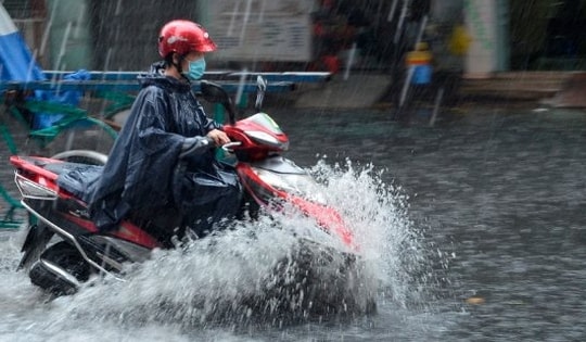 Miền Bắc mưa dông, cảnh báo lốc sét, gió giật mạnh