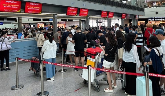Sân bay Tân Sơn Nhất dự kiến đón 122.000 lượt khách/ngày dịp lễ 30/4 và 1/5