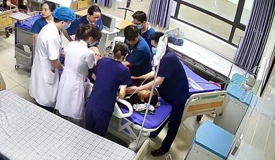 Video cứu bệnh nhân 12 tuổi bị tai nạn giao thông