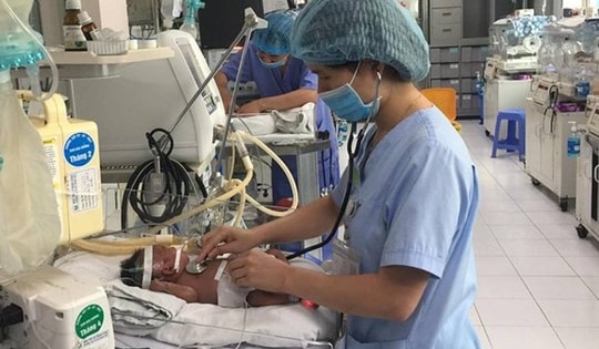 Dấu hiệu nguy hiểm trẻ nhiễm virus hợp bào hô hấp cần nhập viện ngay