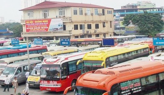 Giá vé máy bay tàu hỏa tăng cao, xe khách giữ nguyên dịp lễ 30/4-1/5