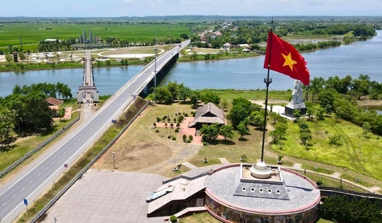 Những cuộc chiến 'không tiếng súng' và chuyện người may cờ Tổ quốc ở vĩ tuyến 17