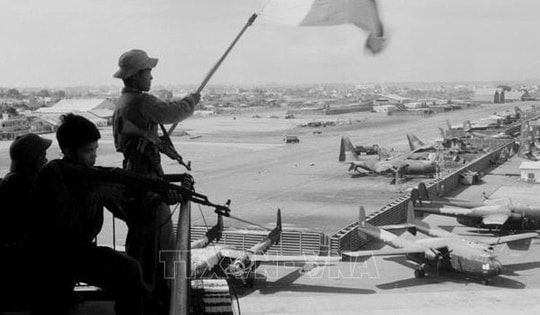 Ngày 28/4/1975: Quân ta bao vây chặt Sài Gòn, đánh sân bay Tân Sơn Nhất