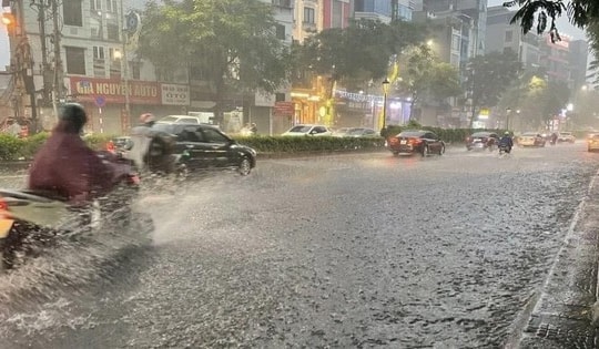 Nhiều khu vực mưa dông, trời chuyển mát do không khí lạnh