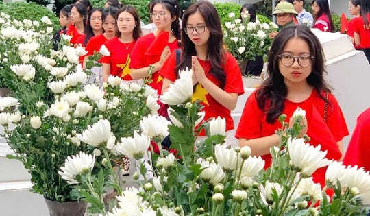 Hàng vạn trái tim hướng về cõi thiêng Đồng Lộc