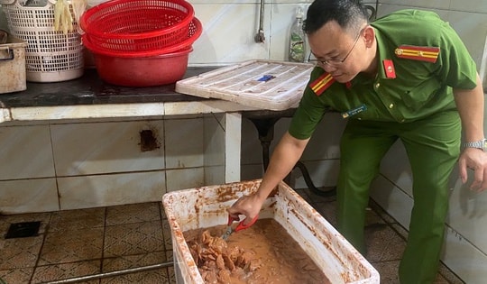 Phát hiện hàng loạt sai phạm, một cơ sở kinh doanh thực phẩm ở Quảng Ninh bị dừng hoạt động