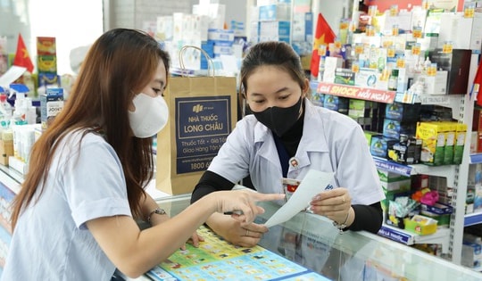 Đưa thông tin lên hóa đơn và web, FPT Long Châu trao quyền tự bảo vệ sức khỏe cho người dân