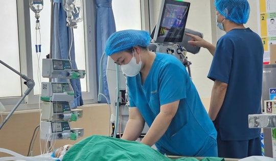 Bé gái hơn 5 tháng tuổi 'hồi sinh' sau 48 giờ lọc máu liên tục