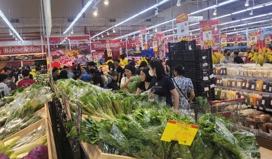Trước nghỉ lễ 30/4-01/5: Giá rau củ ở chợ tăng nhẹ, siêu thị lại khuyến mại sâu