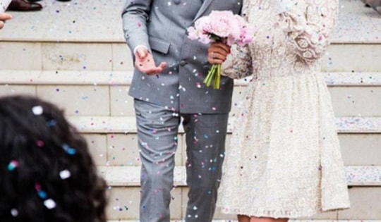 Đại gia dỏm cầu hôn với vali đầy tiền giả, cô gái bị lừa gần nửa tỷ đồng