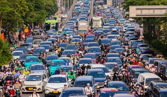 Chen chúc rời Thủ đô nghỉ lễ 30/4-1/5, nhiều tuyến đường từ nội đô đến ngoại thành ùn ứ
