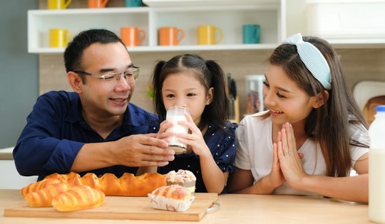 Muốn con cao lớn, mẹ đừng quên sữa tươi mỗi ngày