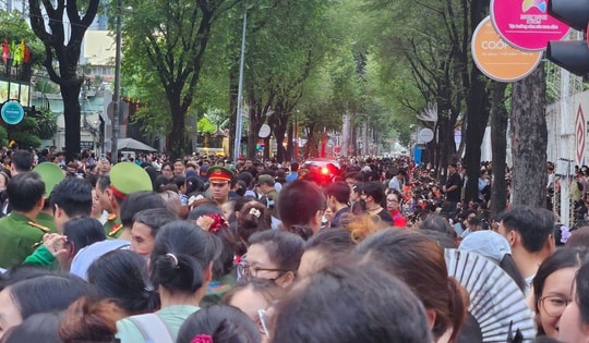 Bác sĩ khuyến cáo người dân cách bảo đảm an toàn khi mắc kẹt trong đám đông đi chơi lễ