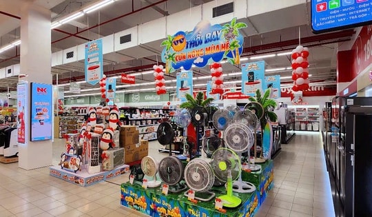 Nhiều mặt hàng điện lạnh vừa giảm giá, vừa tặng thêm khuyến mại dịp nghỉ lễ 30/4-1/5