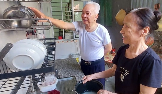 Người chỉ huy xe tăng 390 húc đổ cổng Dinh Độc Lập bén duyên qua những lá thư