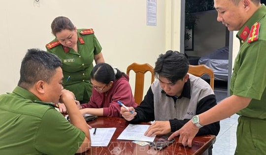 Xử lý 2 Tiktoker đăng tải clip sai sự thật 'sơ hở là mất'