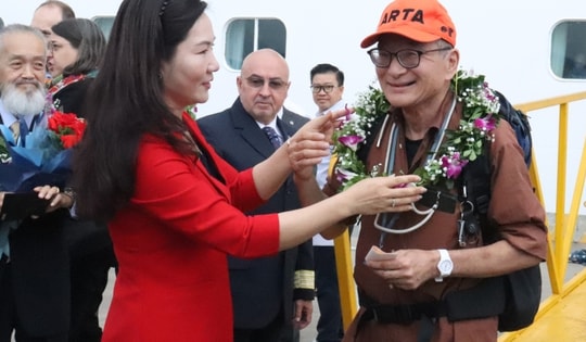 Lần đầu tiên Quảng Ninh đón đoàn khách du lịch Nhật Bản bằng tàu du lịch biển