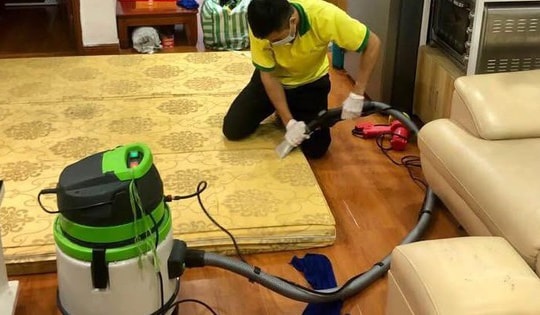 Dịch vụ vệ sinh nhà cửa 'cháy lịch' dịp nghỉ lễ: Nhộn nhịp từ sớm, giá cả linh hoạt