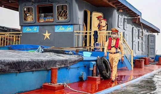 Cảnh sát đường thủy Hà Nội xử lý nhiều phương tiện vi phạm dịp nghỉ lễ