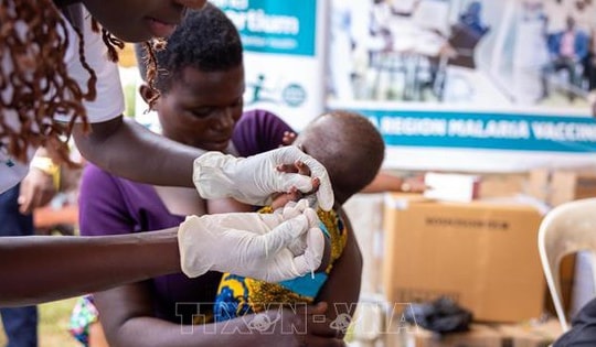 Hơn nửa triệu trẻ em châu Phi tử vong hằng năm do thiếu vaccine