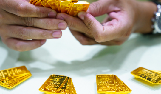 Giá vàng hôm nay ngày 1/5 tiếp đà giảm dữ dội