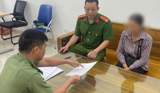 Đăng tin 'đi xe máy đeo dép lê bị phạt 200k' lên Facebook, người phụ nữ nhận kết đắng