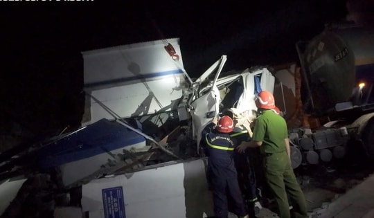 Hải Phòng: Xe bồn chở xăng dầu đâm vào nhà dân, một người bị thương