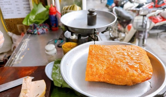 Hàng giò chả 3 đời ở Hà Nội ngon có tiếng, giữ chữ tín nhờ 'báu vật' trăm tuổi