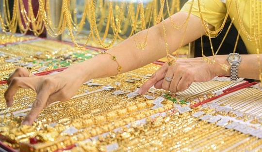 Giá vàng hôm nay ngày 2/5 biến động chóng mặt