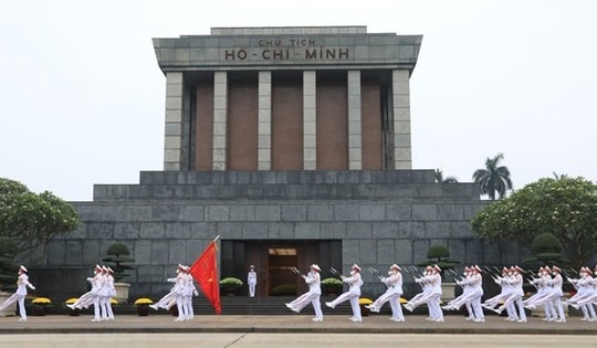 Thi hành Pháp lệnh Quản lý, bảo vệ Khu di tích Lăng Chủ tịch Hồ Chí Minh