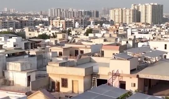 Nghịch lý ở Pakistan: Khủng hoảng tiền điện do năng lượng mặt trời