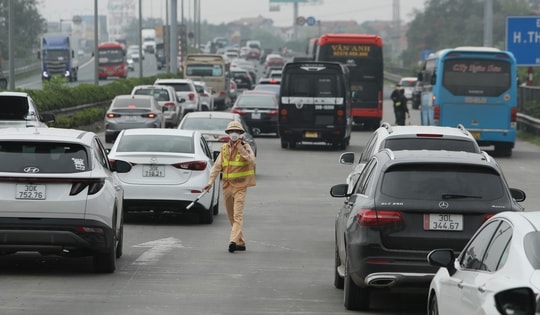 Trở lại Thủ đô sau lễ 30/4 - 1/5: Lưu ý lộ trình để tránh 'chôn chân' trên đường