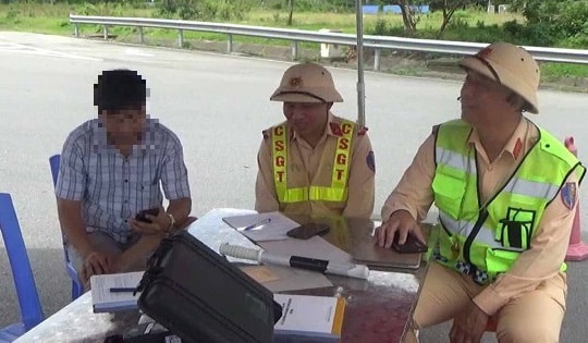 Xử nghiêm tài xế xe khách lấn làn trên cao tốc