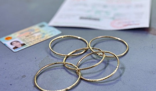 An Giang: Bắt người phụ nữ già vờ mua vàng rồi trộm cắp
