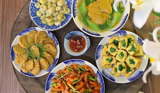 Mâm cơm được chồng khen 'như nhà hàng nổi tiếng' của mẹ đảm ở Hà Nội