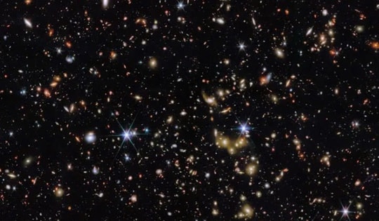 Kính thiên văn James Webb chụp được 1.678 nhóm thiên hà cùng một lúc