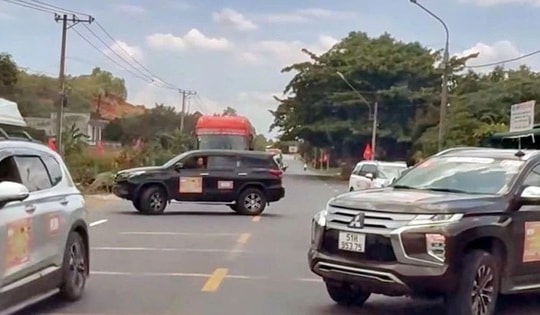 Xác định 4 tài xế trong 'đoàn xe doanh nhân' mắc lỗi dừng xe trái quy định