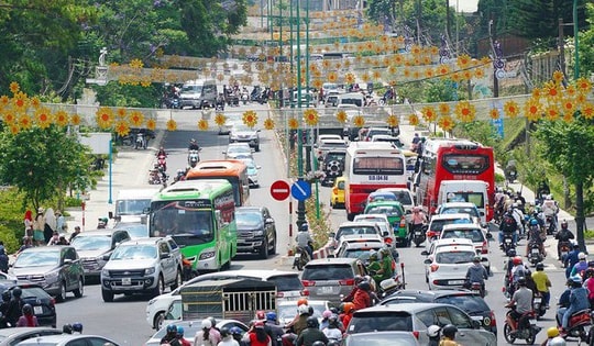 Tước hơn 1.300 giấy phép lái xe trong dịp nghỉ Lễ 30/4-1/5
