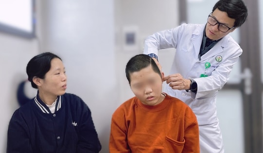 16 tiếng bác sĩ phẫu thuật bảo tồn dây thần kinh mặt
cho bé gái 14 tuổi mắc u não hiếm gặp