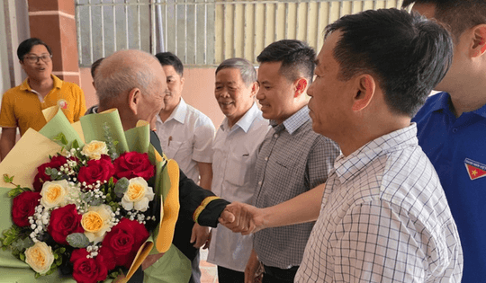 Ngày về của cựu binh đi xe máy vượt 1.300 km xem kỷ niệm 50 năm thống nhất nước
