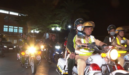 Tuần tra công khai kết hợp bí mật hoá trang ngăn chặn đua xe ở Huế