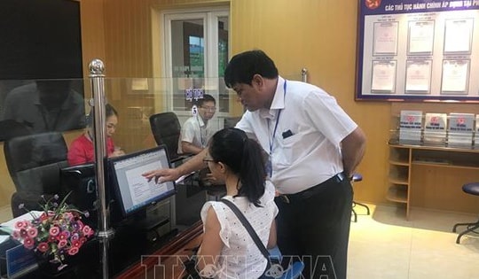 Hướng dẫn cách tính các khoản trợ cấp được hưởng với cán bộ nghỉ hưu trước tuổi khi bỏ cấp huyện