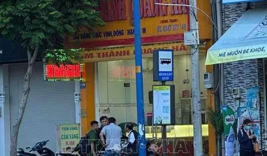 Đã bắt giữ 2 nghi phạm cướp tiệm vàng tại huyện Hóc Môn