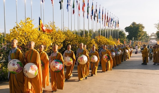 Vesak 2025 lan tỏa tuệ giác Phật giáo vì hòa bình và phát triển bền vững