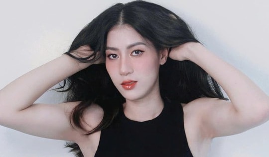 Hotgirl bóng chuyền Hoàng Kiều Trinh khoe sắc ấn tượng bên hồ bơi