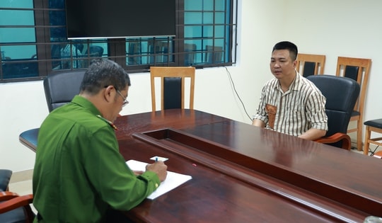 Kẻ cầm đầu băng nhóm liên quan vụ chiếm đoạt lô gỗ tiền tỷ ra đầu thú